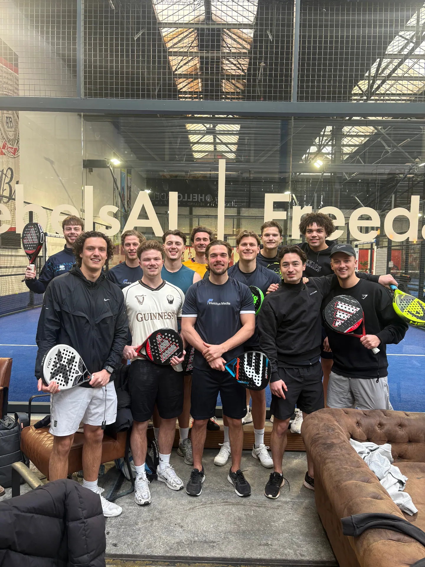 Het team op de padelbaan